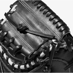 Wilson 2022 A2000 SuperSkin M1D (C ) 33.5 Black/White Catchers Mitt 7 Wilson 2022 A2000 SuperSkin M1D (C ) 33.5 Black/White Catchers Mitt -Wilson Shop wilson wilson 2022 a2000 superskin m1d c 335 black 7