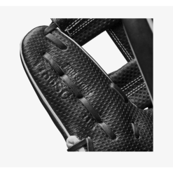 Wilson A2000 1786 Spin Control Bk/Wh 11.5-inch -Wilson Shop wilson wilson a2000 1786 spin control bk wh 115 in 6