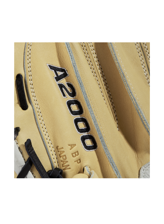 Wilson A2000 CM33 (C) 33 Blonde/Blonde/Black Catchers Mitt Wilson A2000 CM33 (C) 33 Blonde/Blonde/Black Catchers Mitt -Wilson Shop wilson wilson a2000 cm33 c 33 blonde blonde black 3