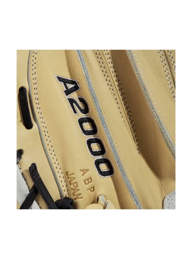 Wilson A2000 CM33 (C) 33 Blonde/Blonde/Black Catchers Mitt - Image 4